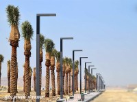 Trottoir éclairé par le Lampadaire solaire LED autonome MERKUR 150 PLUS